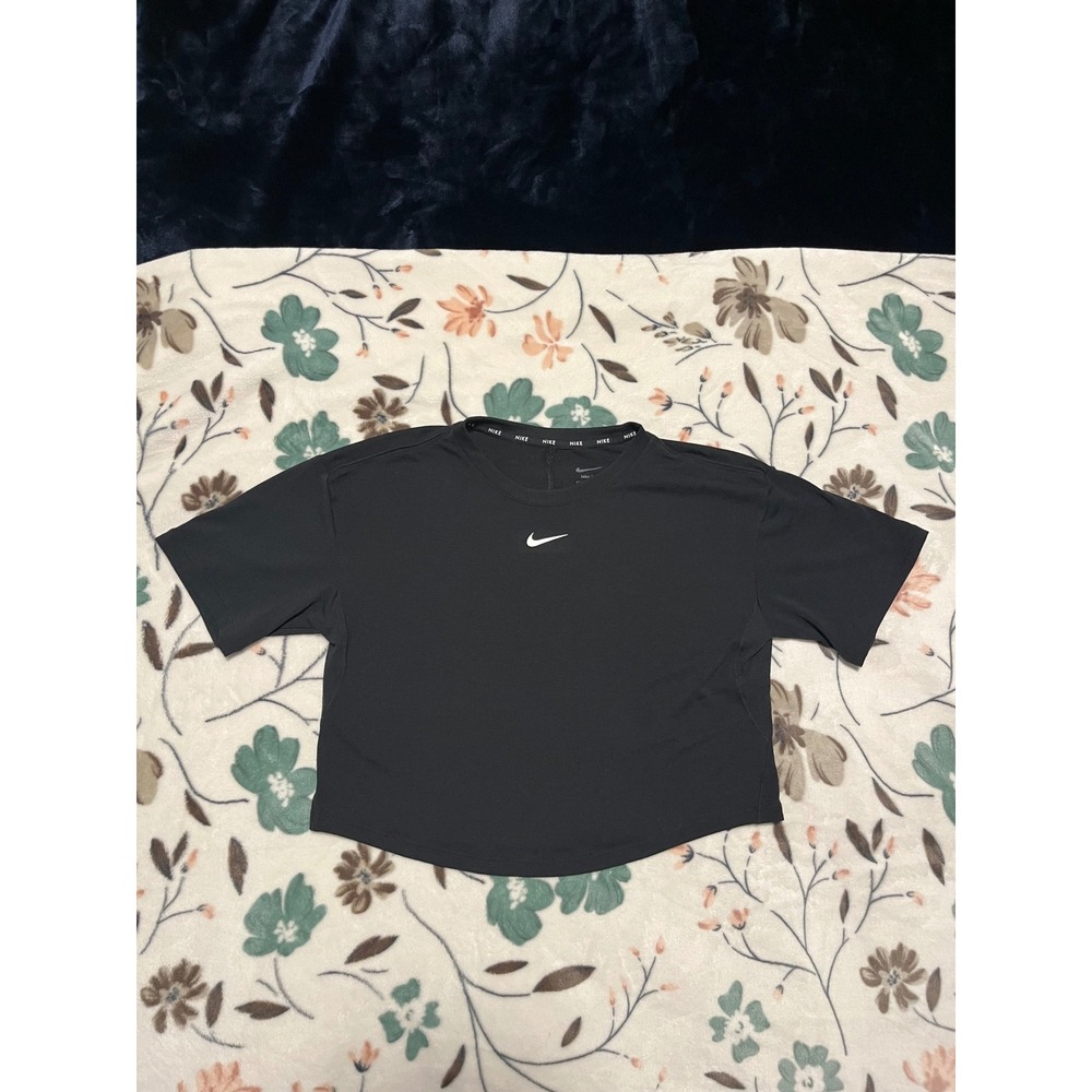 Nike One Dri-FIT Top Womens Small Black Excellent Cropped Short Sleeve Swoosh